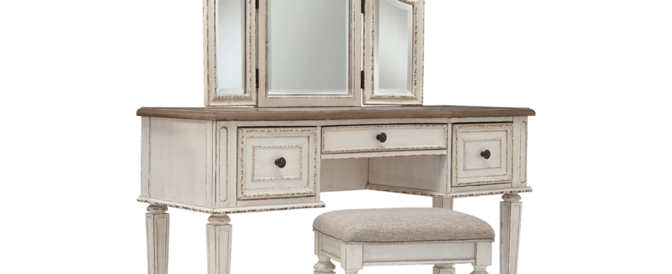 Realyn Vanity Set